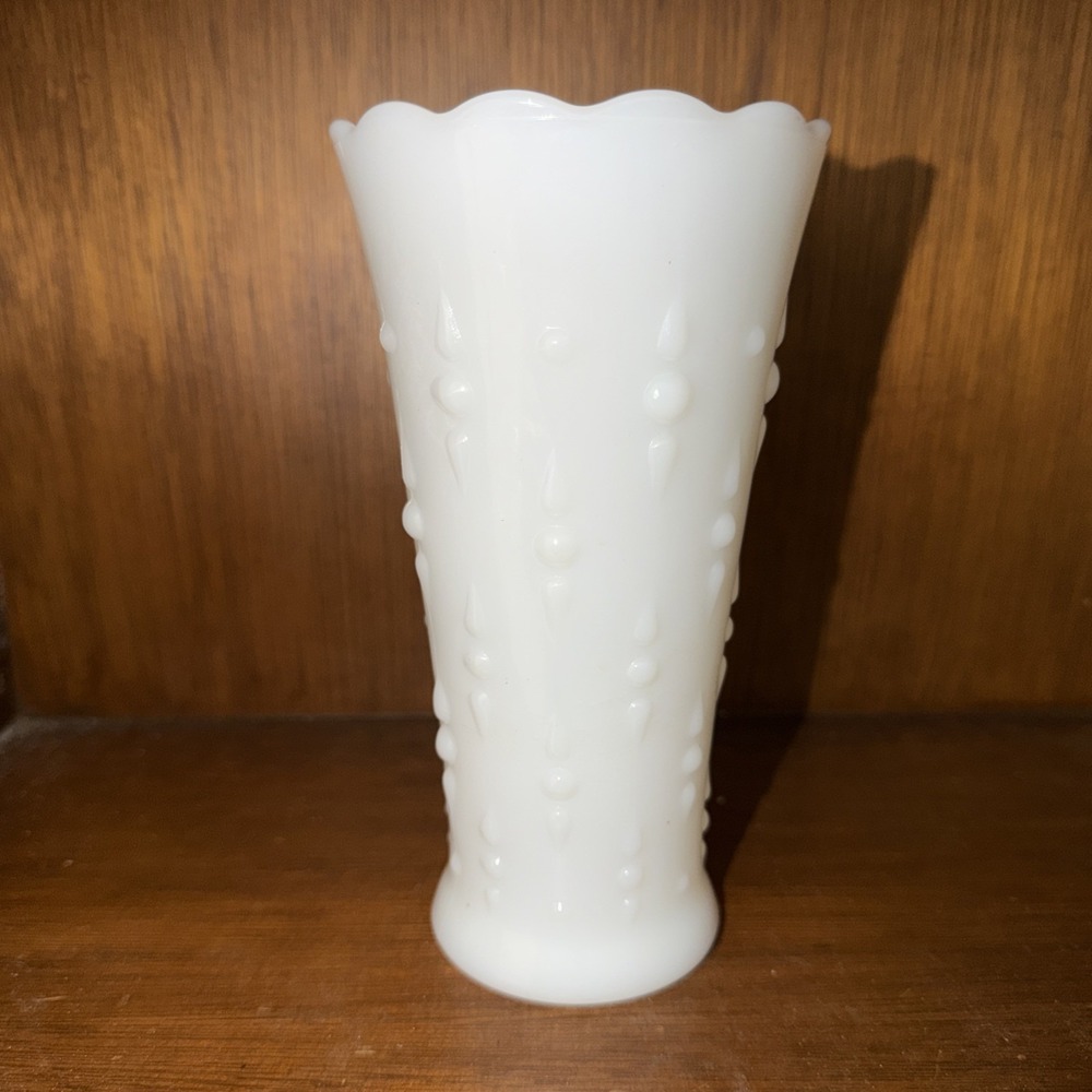 Vintage 1960's Anchor Hocking Vase Teardrop and Pearl Milk White 7.25" Tall